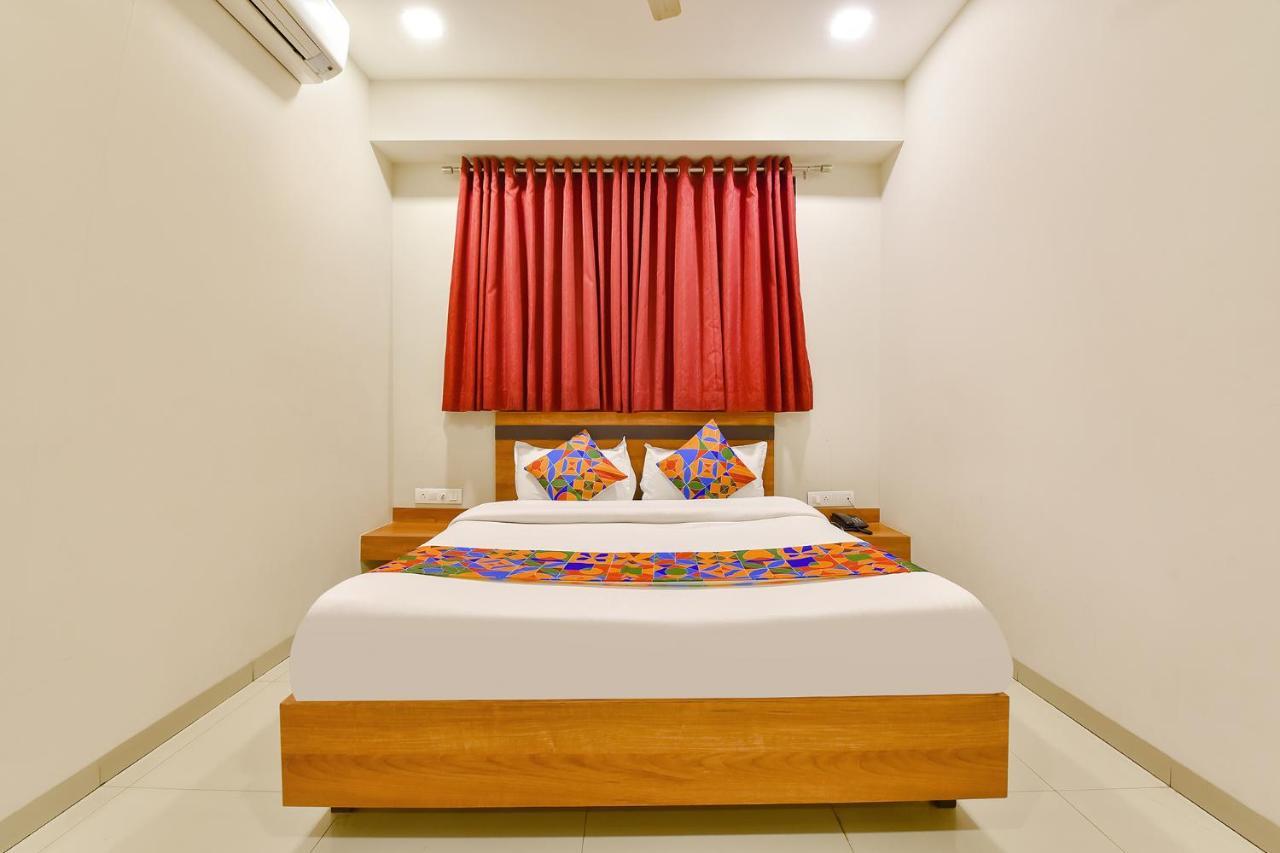 Fabhotel Happinex سورات المظهر الخارجي الصورة
