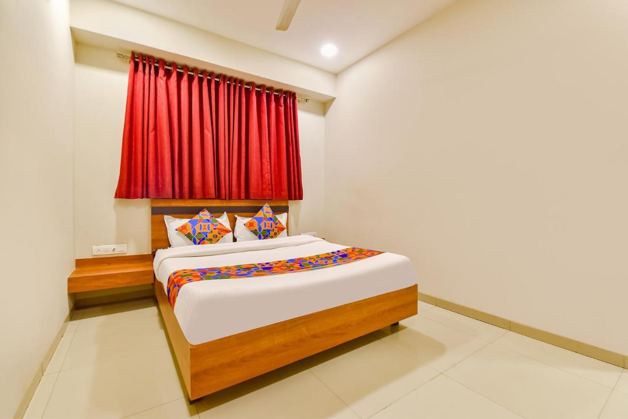 Fabhotel Happinex سورات المظهر الخارجي الصورة